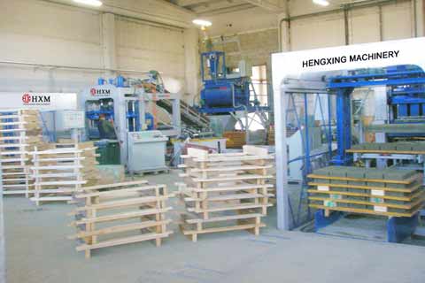 愛沙尼(ni)亞混凝土磚機客(kè)戶現場